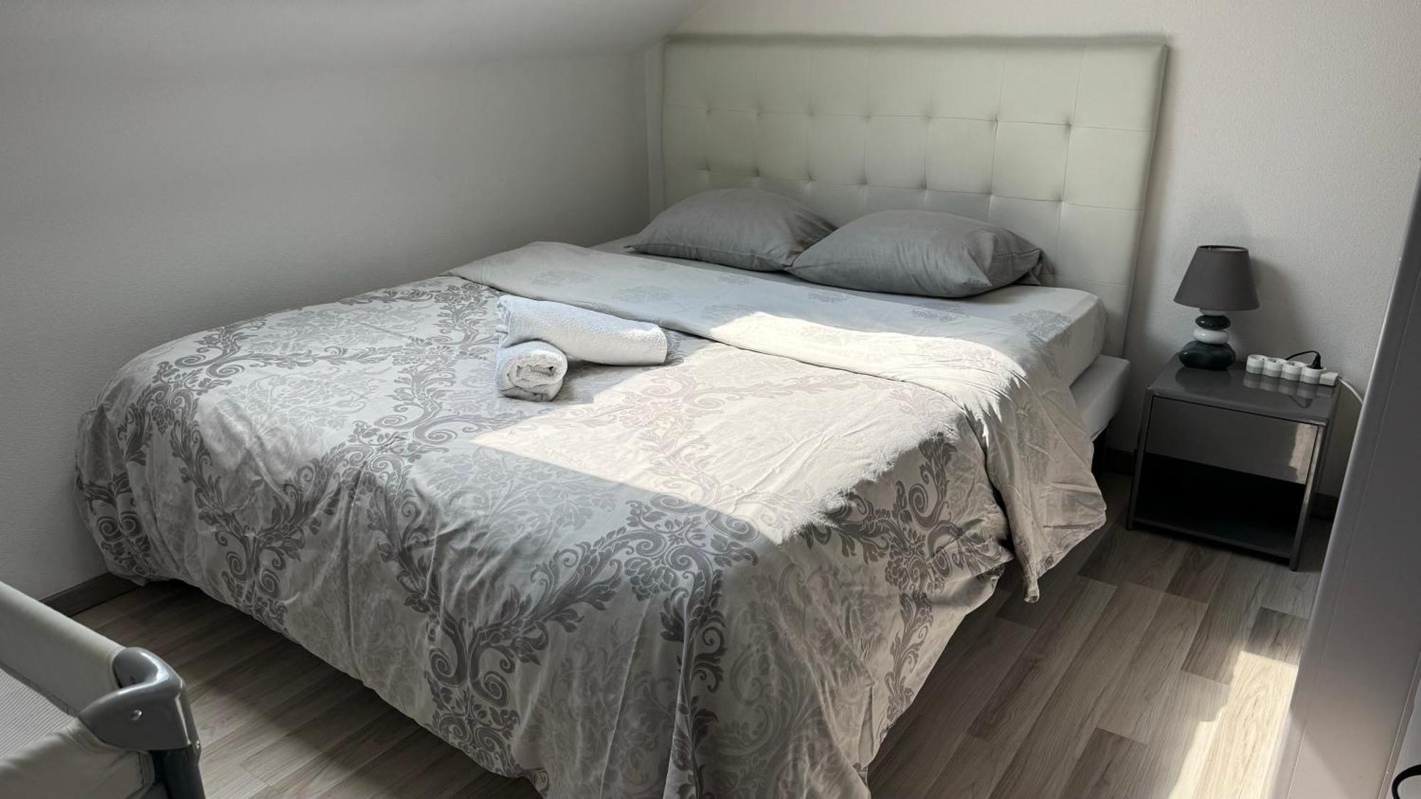Appartement Bes,, Attique Neuf Avec Confort ヴィッテンハイム エクステリア 写真